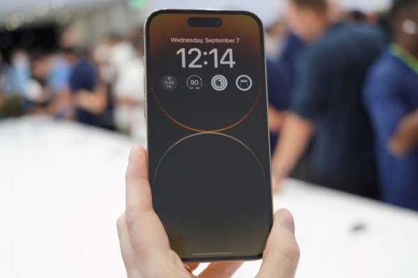 Các dòng iPhone mới hỗ trợ màn hình luôn hiển thị (Always-On Display)